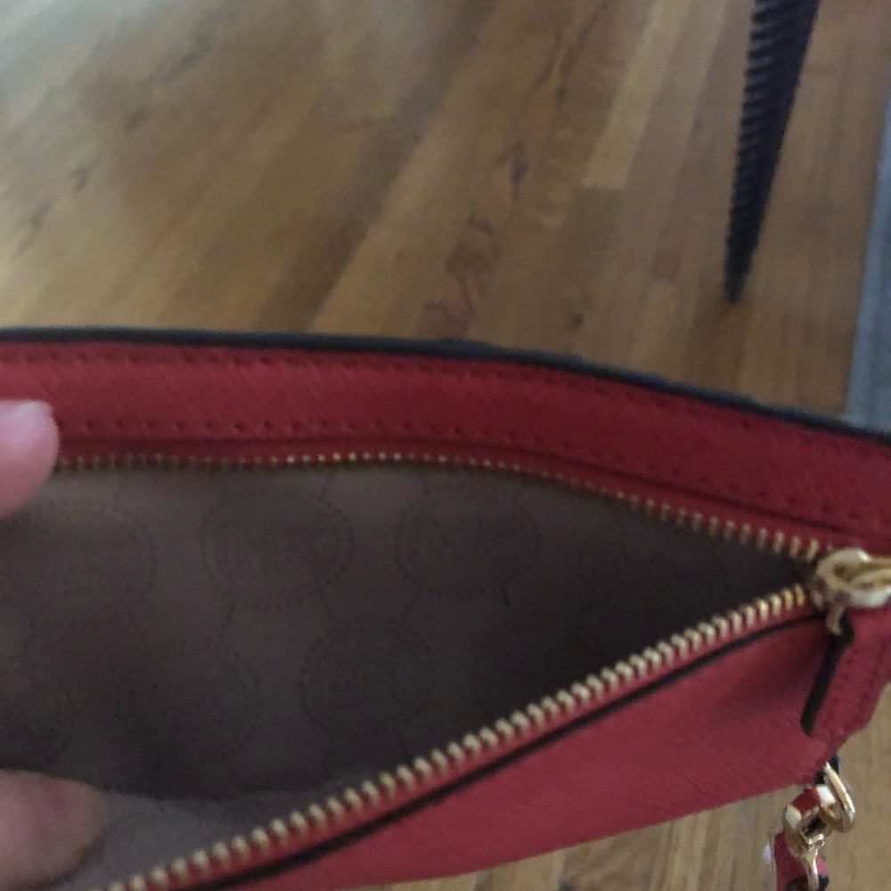 Michael Kors 6 slot wristlet in Beautiful coral 🪸 color, with zipper in back . - Picture 4 of 10